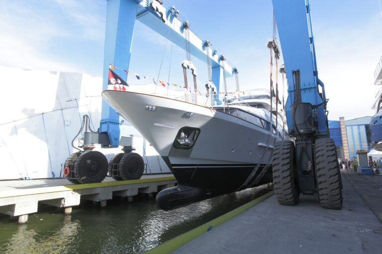 Benetti Classic 121 yacht DYNA