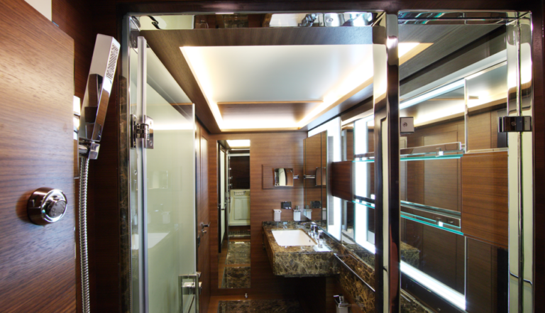 Benetti Delfino 93 MotorYacht VIP Bathroom