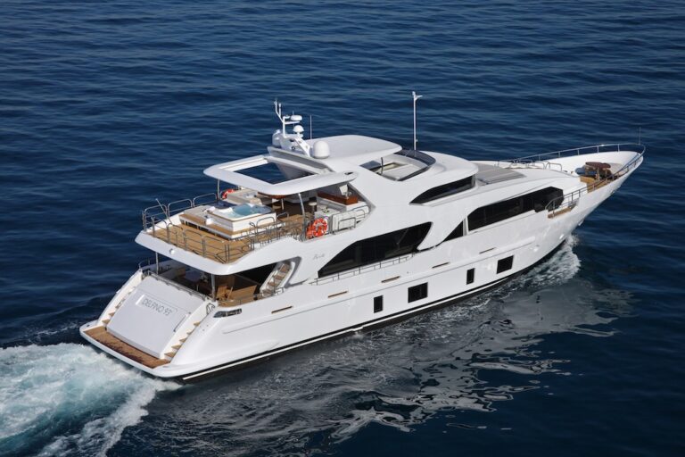 Benetti Delfino 93 Motoryacht aft profile