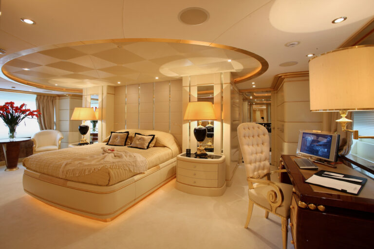 Benetti FB238 Platinum_Master cabin