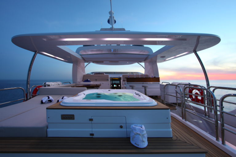 Benetti Motor Yacht Delfino 93 Sundeck