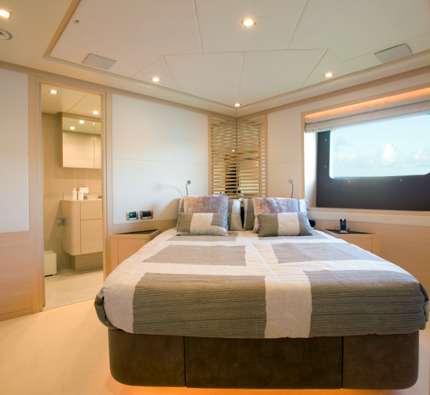 Benetti Tradition 105 motor yacht VIP cabin