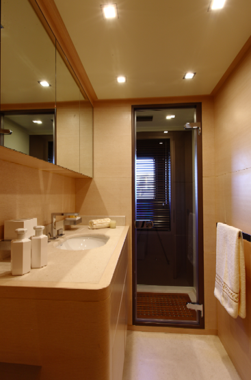 Benetti Tradition 105 yacht twin cabin bathroom