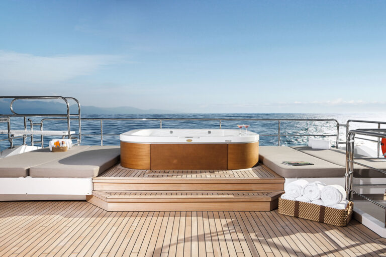 Benetti Veloce 140 Sun Deck