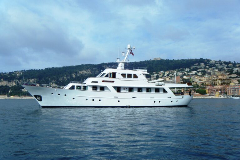 Benetti Yacht FAVORITA -  At Anchor