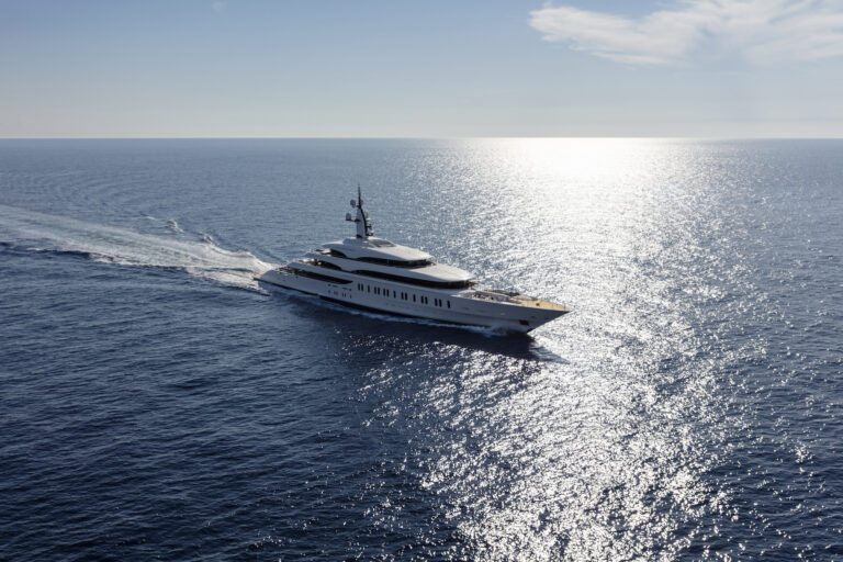 Motor yacht IJE
