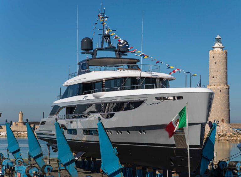 Benetti_Launch Second Unit Of Oasis 40M Superyacht JOY