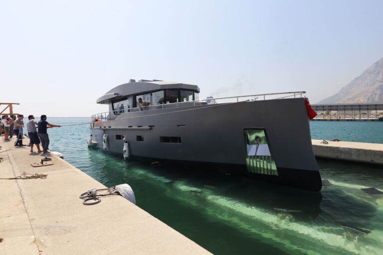 Bering 70 - Steel Luxury Yacht - Launch 9.10.2015 (12)