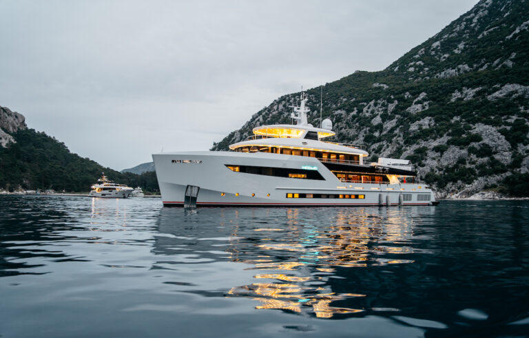 Bering Yachts - HEEUS