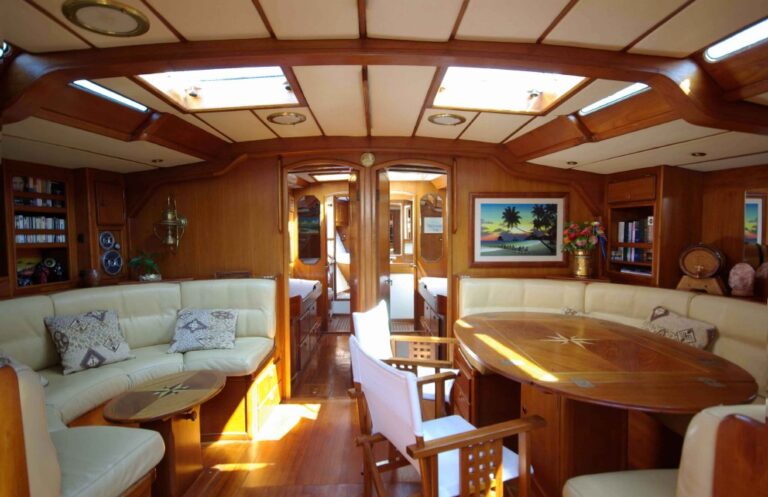 Bernic II - Salon and Dining