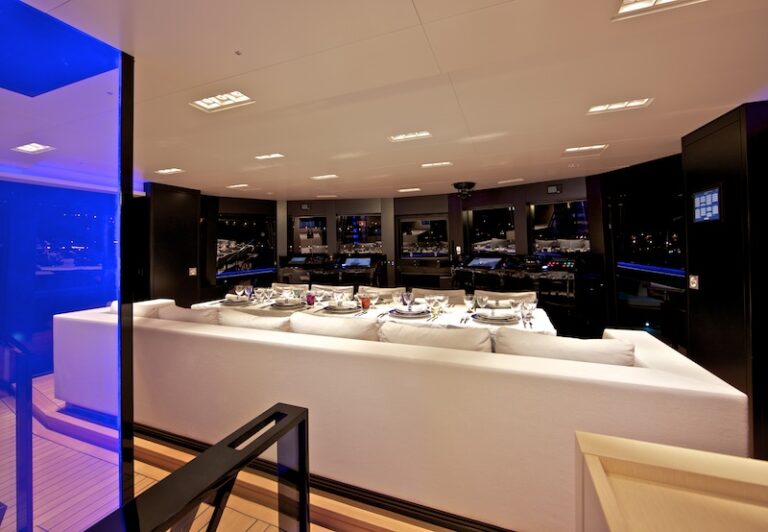 Better Place sloop - dining area and navigation area - Photo Toni Meneguzzo