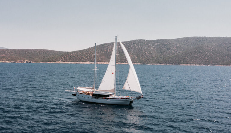 Beyaz Lale Sailing