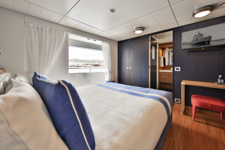 Blue Cabin - Main Deck