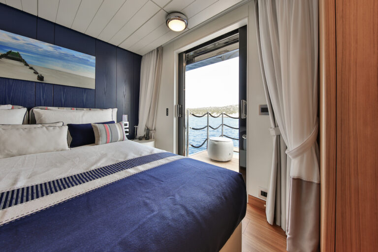 Blue Cabin With Balcony - Lower Deck
