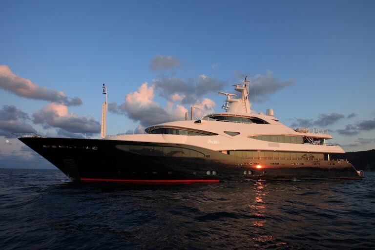 Blue Eyes London Yacht