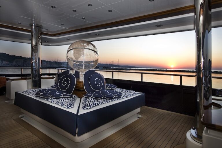 Blue Eyes London Yacht aft main deck