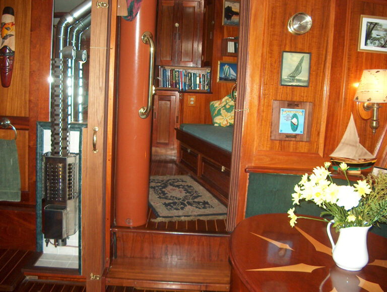 Bonnie Lynn - interior