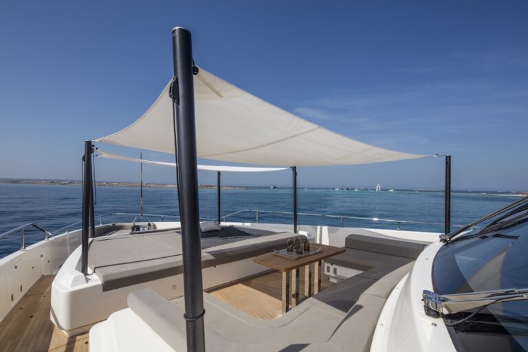 Bow Lounge