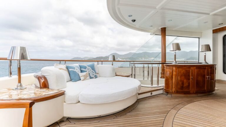 Bridge Deck Aft Seating
