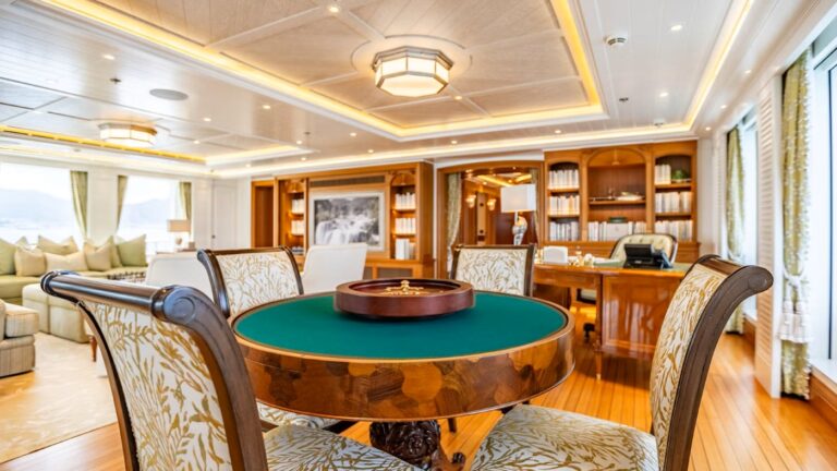 Bridge Deck Lounge