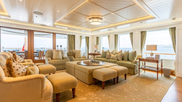 Bridge Deck Lounge