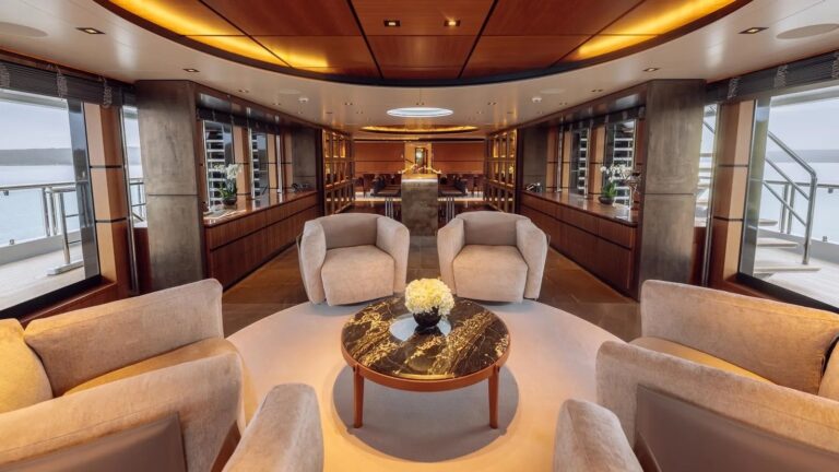 Bridge Deck Lounge