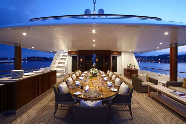 Bridgedeck Aft