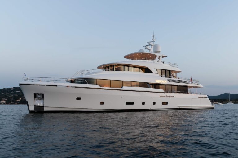 Brigadoon - Sistership To Martinique-series YN199 Motor Yacht By MOONEN Yachts