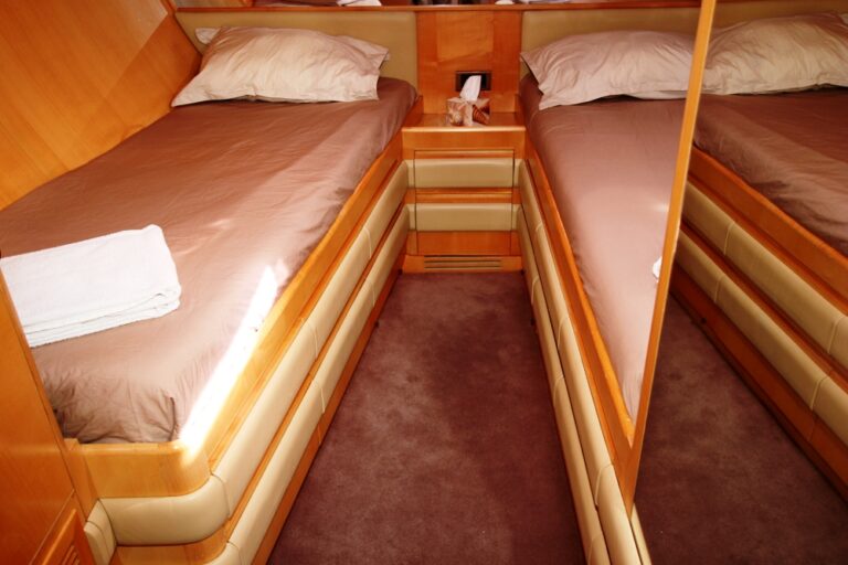 Bristolian - Twin Cabin