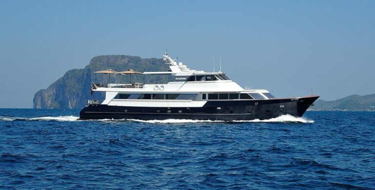 Broward Marine Yacht NYMPHAEA - Cruising