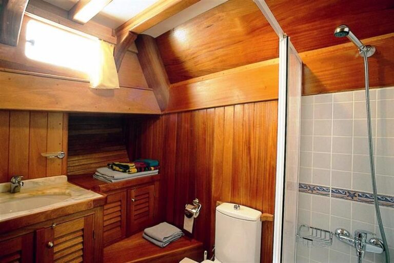 Burc-u Zafer bathroom