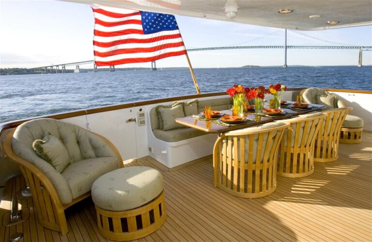 Burger yacht CYNTHIA (ex Tenacity) - aft deck