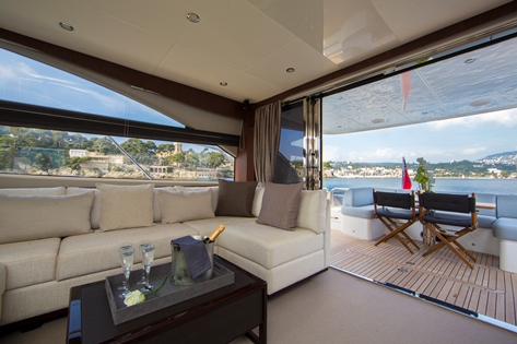 CALYPSO -  Salon looking Aft