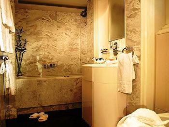 CARMEN SERENA -  bathroom
