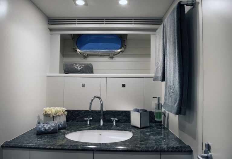 CAROLINE 1 - Ensuite marble sink