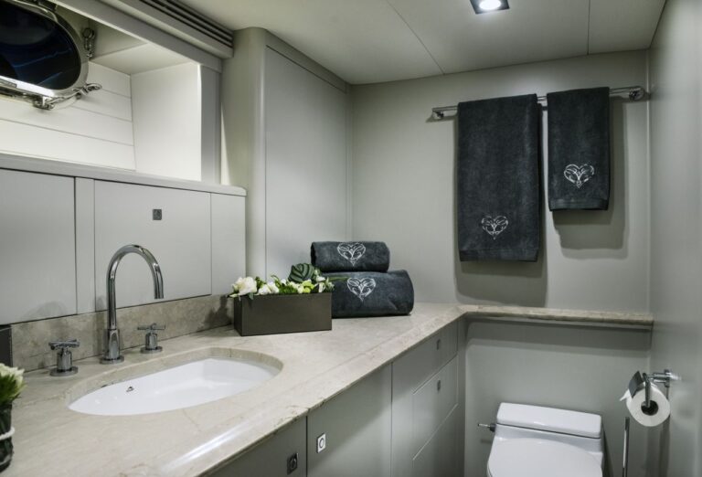 CAROLINE 1 - Master ensuite