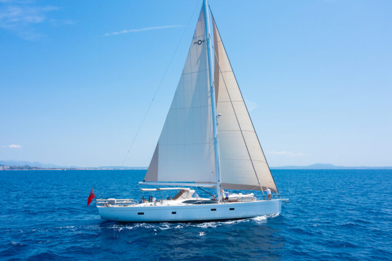 CHAMPAGNE HIPPY Yacht