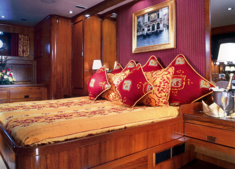 CHRISTIANNE B - Master Cabin