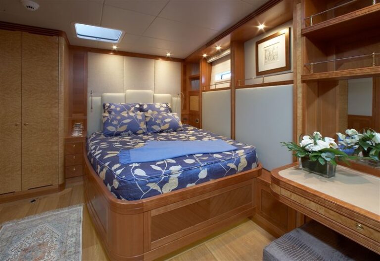 CINDERELLA IV - Double Guest Cabin