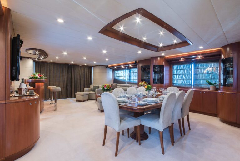 CLARITY Dining Area