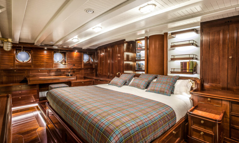 Large Double Cabin