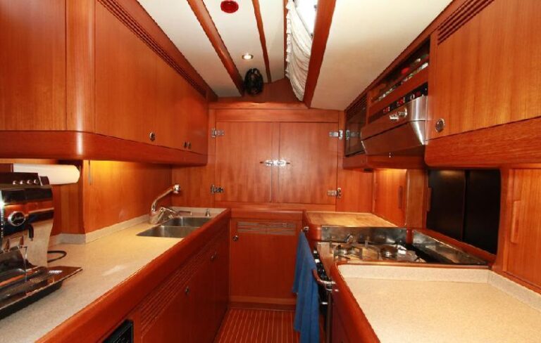 CLAUDIA IV -  Galley