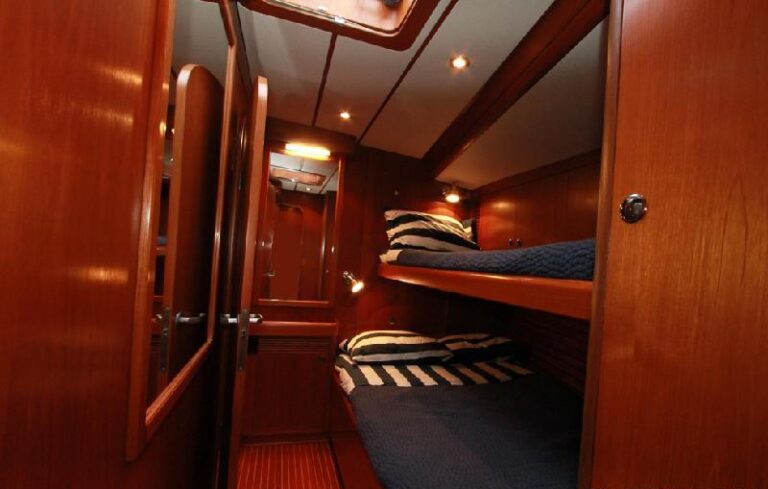 CLAUDIA IV -  Twin Cabin