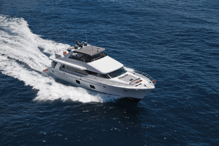 CLB88 Yacht Running