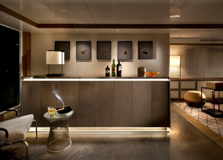 CMB Motor yacht ORIENT STAR - Skylounge bar