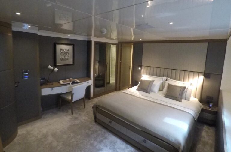 CMB Yacht Liquid Sky Charter VIP