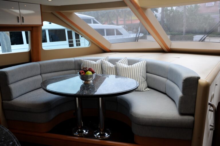 COLD GECKO. -  Country Kitchen Seating
