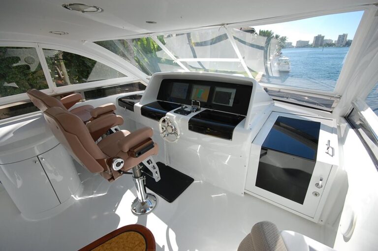 COLD GECKO. -  Flybridge Helm
