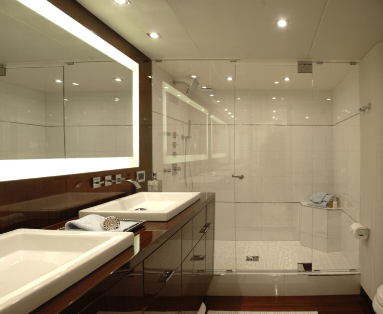 COLD GECKO. -  Master Bathroom