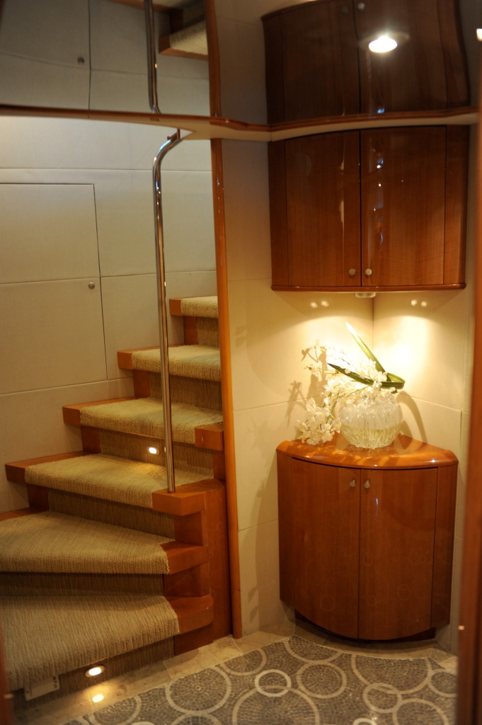 COLD GECKO. -  Stairs